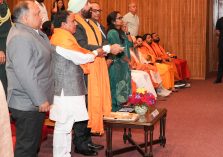 The Governor formally launching ‘Pragyanam’