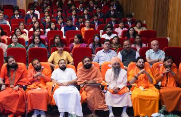 Students and other dignitaries present on the occasion of the launch ceremony of ‘Pragyanam’
