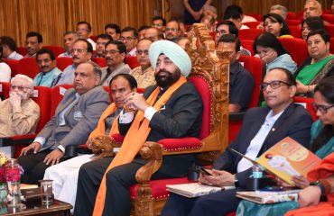 श्री देव सुमन उत्तराखण्ड विश्वविद्यालय द्वारा विकसित ‘प्रज्ञानम्’ एआई चैटबॉट के लोकार्पण कार्यक्रम के अवसर पर राज्यपाल।