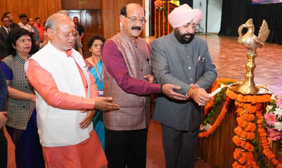 ‘‘100 दिन सघन टीबी उन्मूलन’’ अभियान का शुभारंभ करते हुए राज्यपाल।