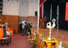 श्री देव सुमन उत्तराखण्ड विश्वविद्यालय द्वारा विकसित ‘प्रज्ञानम्’ एआई चैटबॉट का लोकार्पण करते हुए राज्यपाल।