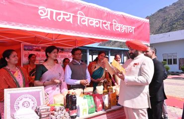 राज्यपाल का पिथौरागढ़ आगमन, योजनाओं की समीक्षा एवं स्टालों का निरीक्षण