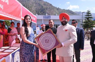 Governor Visits Pithoragarh, Reviews Development Schemes and Inspects Stalls