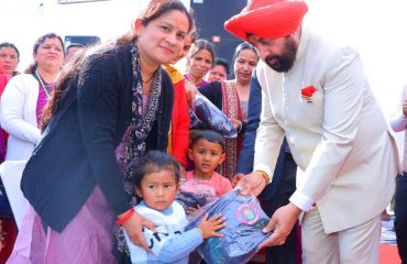 The Governor distributing tracksuits to Anganwadi children at the Circuit House, Pauri.