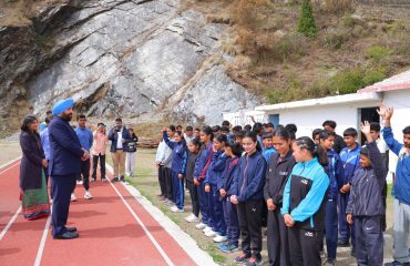 The Governor interacting with students present at the inauguration ceremony of the District Library during his two-day visit to Pauri District.