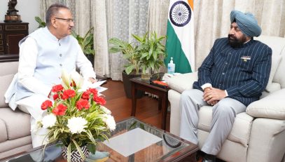 Shri Ganesh Joshi paying a courtesy call on the Governor.