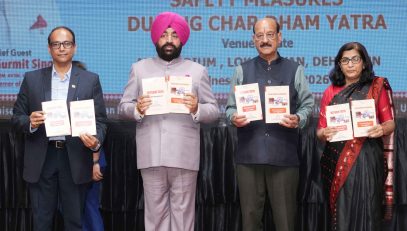 The Governor releasing the “Pilgrimage Education Handbook”