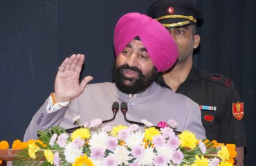 चिकित्सा समस्याएं और सड़क दुर्घटना सुरक्षा उपाय’ विषय पर एक दिवसीय सेमिनार को संबोधित करते हुए राज्यपाल।