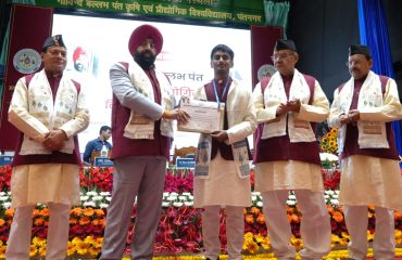 During the event, the Governor inaugurated the Student Market at the university.