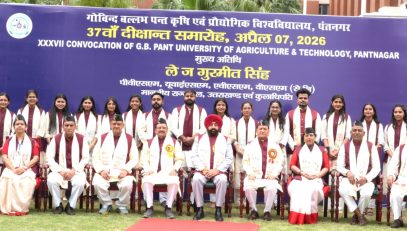The Governor with students during the 37th Convocation Ceremony of Govind Ballabh Pant University of Agriculture and Technology, Pantnagar.