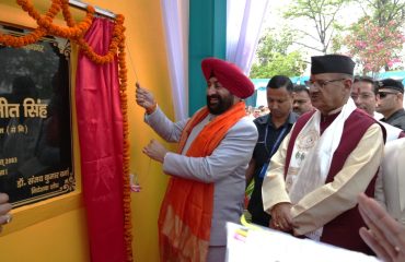 गोविंद बल्लभ पंत कृषि एवं प्रौद्योगिक विश्वविद्यालय, पंतनगर के 37वें दीक्षांत समारोह के अवसर पर विद्यार्थी बाजार का भव्य उद्घाटन करते हुए राज्यपाल।