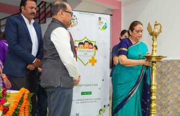 विश्व स्वास्थ्य दिवस के अवसर पर लोक भवन में रेकिट और प्लान इंडिया के तत्वावधान में आयोजित कार्यक्रम का शुभारंभ करती हुईं प्रथम महिला श्रीमती गुरमीत कौर।