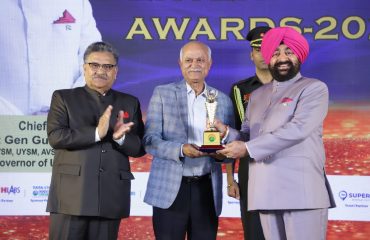 The Governor felicitating the winners at the MIICCIA Legend Enterprise Awards-2026 ceremony held.