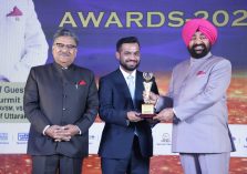 The Governor felicitating the winners at the MIICCIA Legend Enterprise Awards-2026 ceremony held in New Delhi.