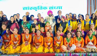 The Governor with the artists at the cultural evening held at Lok Bhavan.