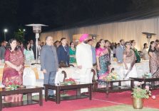 लोक भवन में आयोजित सांस्कृतिक संध्या में प्रतिभाग करते हुए राज्यपाल।