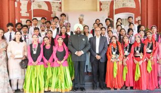 The Governor with the students