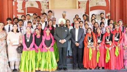 The Governor with the students