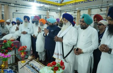 विद्यालय की सुविधाओं को बेहतर बनाने के लिए राज्यपाल ने कंप्यूटर दिए और लाइब्रेरी के लिए 108 किताबें भेंट कीं।