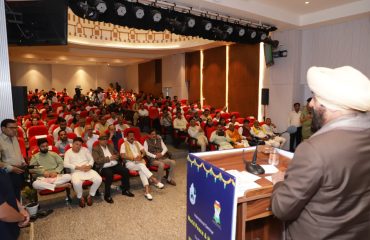 जैन आचार्य श्री लोकेश मुनि जी के जन्मोत्सव पर आयोजित “विश्व शांति सद्भावना सम्मेलन” को संबोधित करते हुए राज्यपाल।