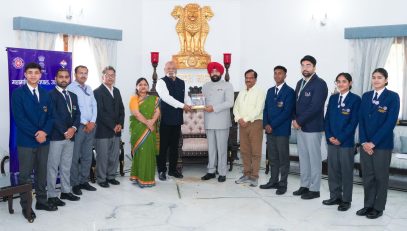 The Governor with National Service Scheme (NSS) volunteers.