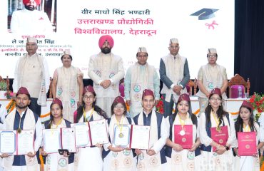 The Governor with students who received medals and degrees, on the occasion of the 9th Convocation Ceremony of Veer Madho Singh Bhandari Uttarakhand Technical University.