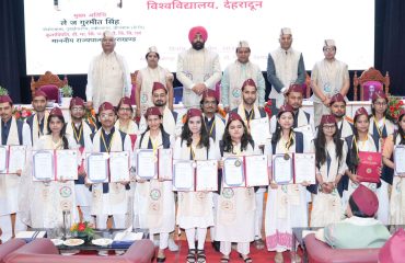 The Governor with students who received medals and degrees, on the occasion of the 9th Convocation Ceremony of Veer Madho Singh Bhandari Uttarakhand Technical University.