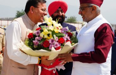 The Chief Minister welcoming Vice President Shri C. P. Radhakrishnan at Jolly Grant Airport upon his arrival in Devbhoomi Uttarakhand.