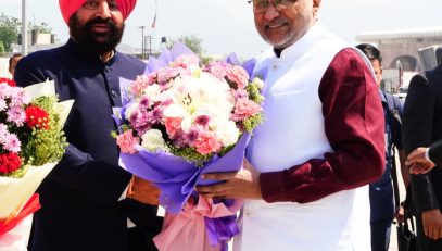 The Governor welcoming Vice President Shri C. P. Radhakrishnan at Jolly Grant Airport upon his arrival in Devbhoomi Uttarakhand.