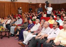 लोक भवन में आयोजित लघु फिल्म ‘मिस्टी’ की विशेष स्क्रीनिंग कार्यक्रम में प्रतिभाग करते हुए राज्यपाल।