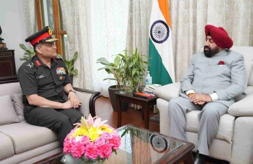 Newly appointed GOC, 14 Division, Major General Amresh Gunjan paying a courtesy call on Governor Lt. Gen. (Retd.) Gurmit Singh.
