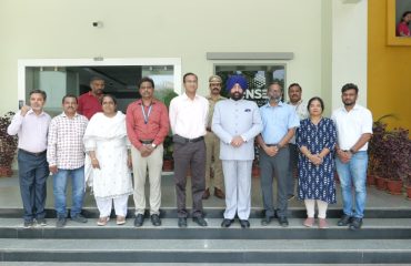 The Governor interacting with officials from the Bengaluru-based Indian Institute of Science (IISc).