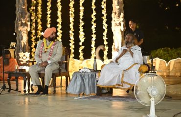 आर्ट ऑफ लिविंग इंटरनेशनल सेंटर, बेंगलुरु में आयोजित कार्यक्रम के अवसर पर राज्यपाल।