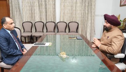 Director General Mr. Abhinav Kumar, paying a courtesy call on the Governor.