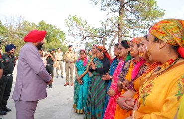 The Governor meeting with women from Self-Help Groups at the Garhwal Rifles Regimental Centre.
