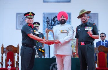 The Governor felicitating an Army soldier at the Sainik Sammelan held at the Garhwal Rifles Regimental Centre, Lansdowne.