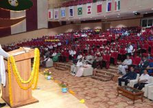 “उन्नत ट्रॉमा देखभाल, अंगदान और नर्सिंग उत्कृष्टता” विषयक कार्यक्रम को संबोधित करते हुए राज्यपाल।