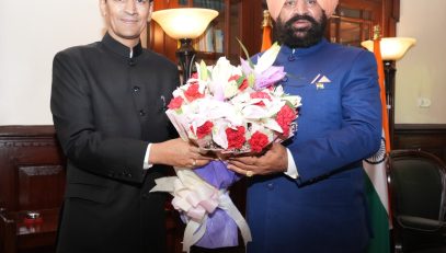 Kumaon Divisional Commissioner, Shri Deepak Rawat, paying a courtesy call on the Governor at Lok Bhavan, Nainital.