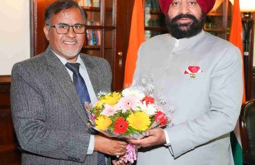 Prof. Diwan Singh Rawat, Vice-Chancellor of Kumaun University, paying a courtesy call on the Governor.