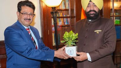 Hon’ble Governor Lieutenant General Gurmit Singh (Retd.) was called on by Director of the Uttarakhand Judicial and Legal Academy Pradeep Pant at Lok Bhawan, Nainital on Thursday.