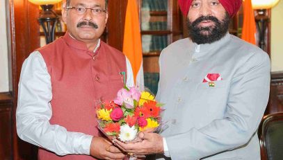 Prof. Satpal Singh Bisht, Vice-Chancellor of Soban Singh Jeena University, paying a courtesy call on the Governor.