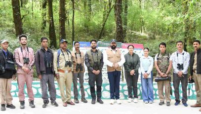 Governor Participates in Bird Watching at Lok Bhavan, Emphasizes Public Participation in Nature Conservation