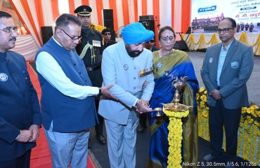 ‘‘एक शाम सैनिकों के नाम’’ कार्यक्रम का शुभारंभ करते हुए राज्यपाल।