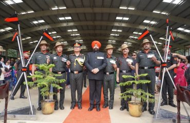 असम रेजिमेंट के 7वें बैच के अग्निवीरों की भव्य पासिंग आउट परेड के दौरान सेना के जवानों के साथ राज्यपाल।