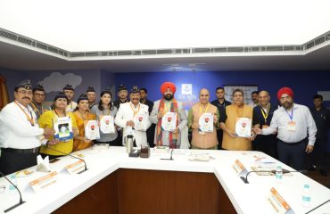 The Governor releasing the books ‘The Leadership Funnel’ and ‘Thought to Ink’, edited by Prof. K.P. Singh.