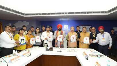 The Governor releasing the books ‘The Leadership Funnel’ and ‘Thought to Ink’, edited by Prof. K.P. Singh.