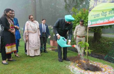the First Lady, Smt. Gurmeet Kaur, during a tree plantation drive at the Lok Bhavan, Nainital complex, on the occasion of World Environment Day.
