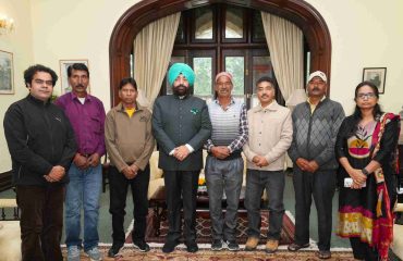 Governor holding a meeting with the officials of Hotel and Restaurant Association and Boat Association, Nainital at Lok Bhawan.