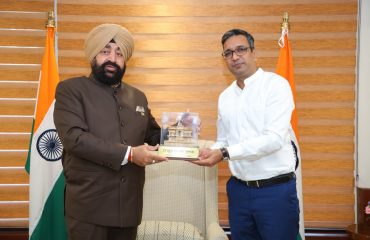 Mr. Sanjeev Kumar, Managing Director of GNA Energy, meeting the Governor at Uttarakhand Niwas, New Delhi.