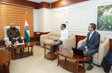 Mr. Sanjeev Kumar, Managing Director of GNA Energy, and his team making a presentation to the Governor.